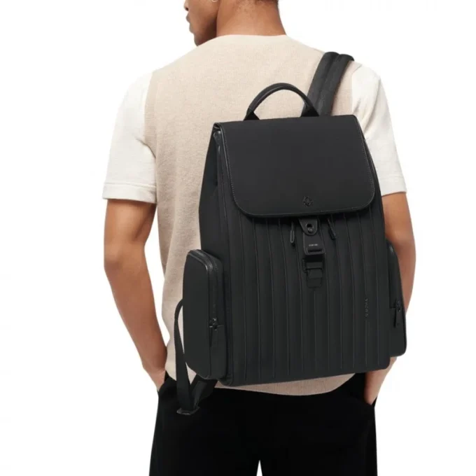 Grand sac à dos à rabat en nylon et cuir Grand sac à dos à rabat en nylon et cuir