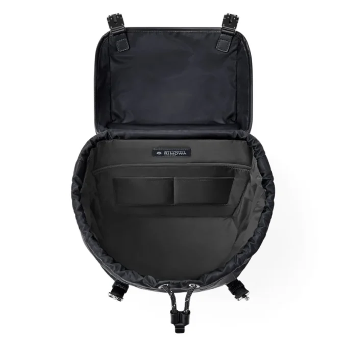 Sac à dos Signature Flap en nylon ECONYL® Sac à dos Signature Flap en nylon ECONYL®