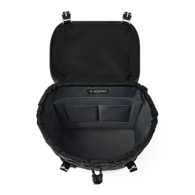 Sac à dos Signature Flap en nylon ECONYL® Sac à dos Signature Flap en nylon ECONYL®