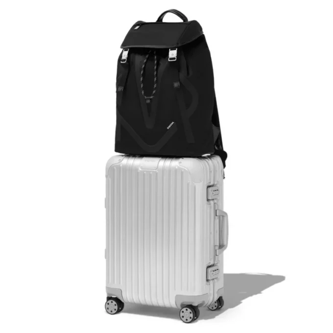 Sac à dos Signature Flap en nylon ECONYL® Sac à dos Signature Flap en nylon ECONYL®
