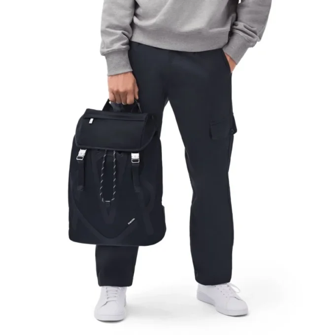 Sac à dos Signature Flap en nylon ECONYL® Sac à dos Signature Flap en nylon ECONYL®